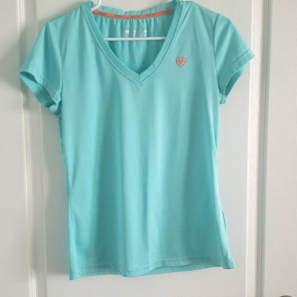 Womens Ariat shirt.